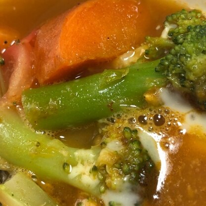 野菜ジュースとたっぷりの野菜、
美味しさがぎゅっと詰まったスープですね(o^^o)

栄養満点！！
うれしいレシピでしたーっ！！